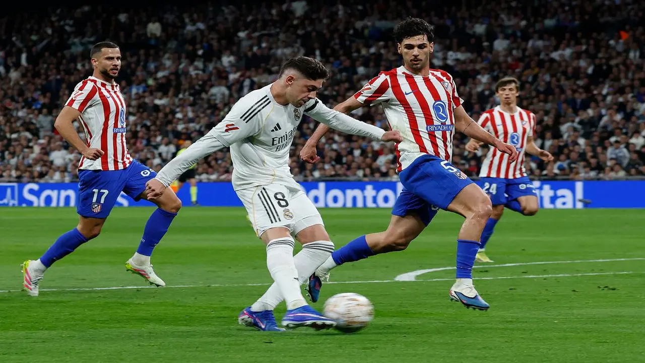 ماذا قال حكم مباراة ريال مدريد وأتلتيكو لأربيوا بشأن طرد فالفيردي؟